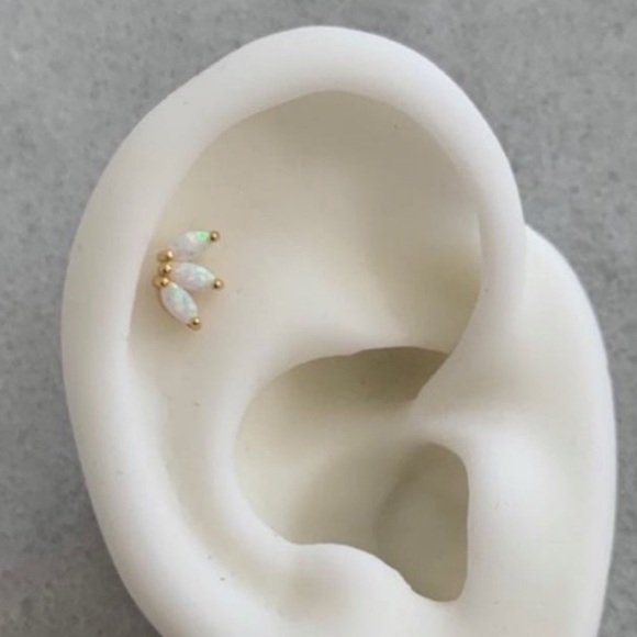 COPY - 18K Gold Opal Crystal Iridescent Leaf Crown Cartilage Earring Brand New